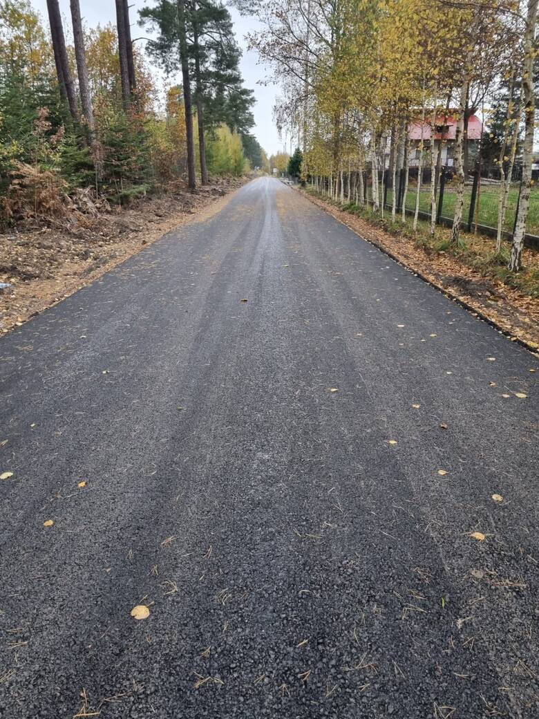 Łącznik pomiędzy Mircem-Poddąbrową i ulicą Langiewicza w trakcie remontu. Co ważne, jest już pierwsza warstwa asfaltu.