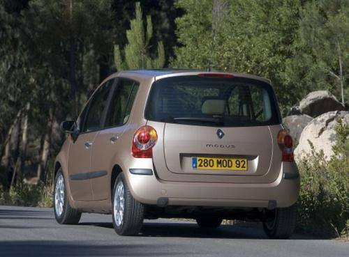 Fot. Renault: Modus z silnikiem 1,2 l/75 KM wyróżnia się stosunkowo małym zużyciem paliwa w mieście.