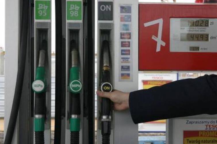 Ceny paliw - nie będzie podwyżek przed świętami ani Nowym Rokiem