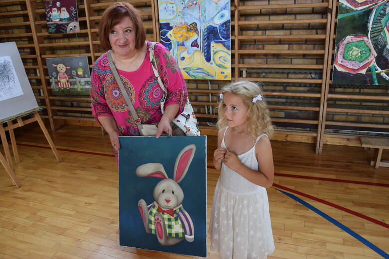 Poplenerowe prace artystów biorących udział w 31. Ogólnopolskim Plenerze Malarskim w Przytoku wzbogaciły prywatne kolekcje miłośników malarstwa w każdym