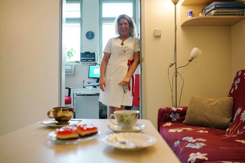 Wielkopolskie Centrum Onkologii - Pielęgniarki w czasach pandemii: "Nie mamy czasu na kawę. Jest nas mniej, a pracy jeszcze więcej"