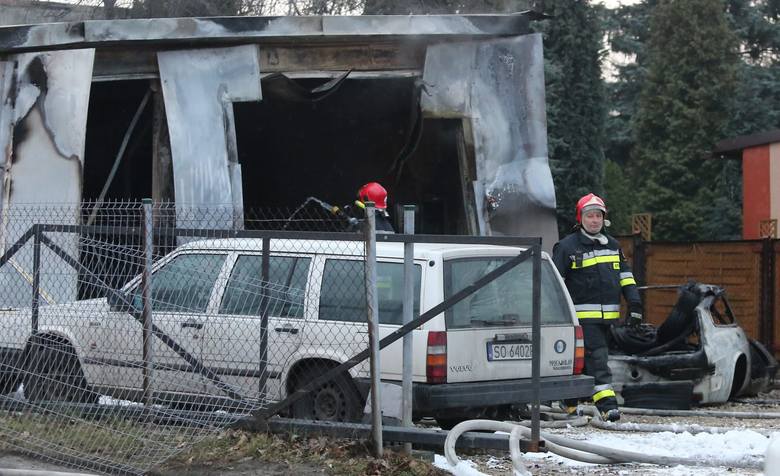 We wtorek, o godzinie 16.08, do Komendy Miejskiej Państwowej Straży Pożarnej w Katowicach dotarło zgłoszenie o pożarze warsztatu samochodowego przy ul. Armii Krajowej