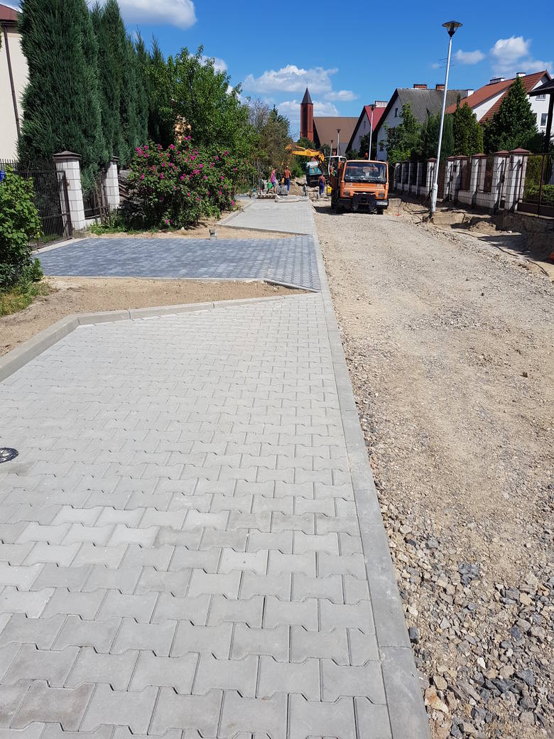 Do końca sierpnia powinna zakończyć się przebudowa ulicy Słowackiego w Kozienicach.