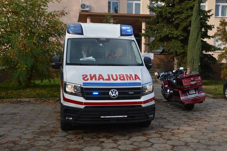 Szpital w Łowiczu wzbogacił się o nowy ambulans typu "S" [ZDJĘCIA]