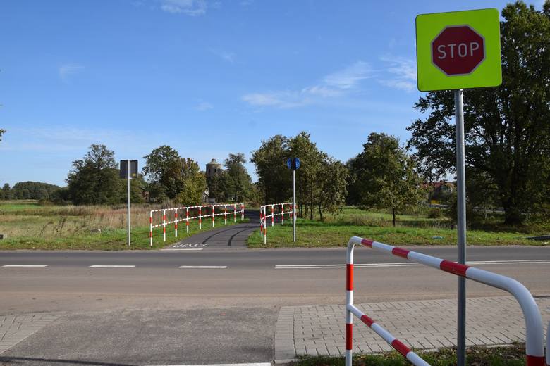 Ścieżka rowerowa na dawnych torach kolejowych w powiecie nowosolskim.<br /> Gmina Kolsko