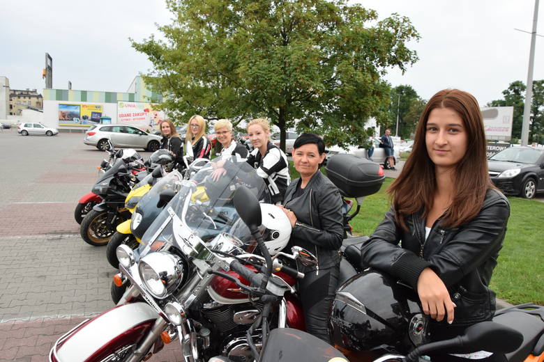 Wolność kobiety na motocyklu [zdjęcia, wideo]