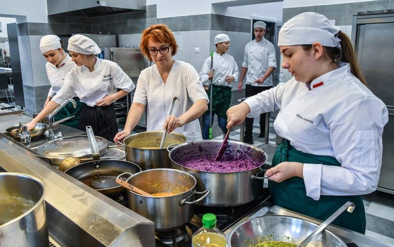Uczniowie bydgoskiego gastronomika mają teraz do dyspozycji nowocześnie wyposażone warsztaty szkolne.