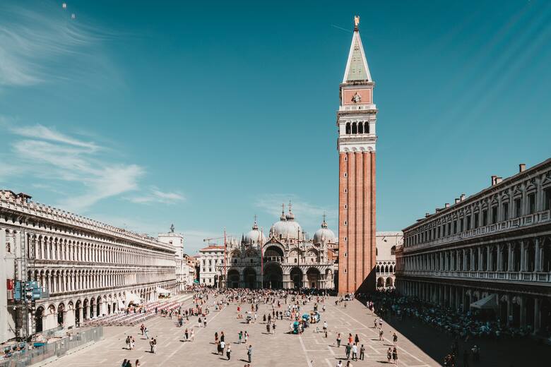 Wenecja słynie ze swojego piękna - to jedna z pereł włoskiej architektury. Na każdym kroku można tu zobaczyć zabytki i galeria sztuki światowego for