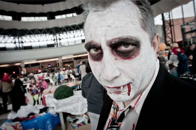 Przebrania na Halloween<br /> <br /> <iframe src="http://get.x-link.pl/fb5a051a-f40e-16be-5fc7-18b14c033bc8,fe1b5e49-5bc6-0bc0-880a-c16202be3c51,embed.html" width="640" height="360" frameborder="0" webkitallowfullscreen="" mozallowfullscreen="" allowfullscreen=""></iframe>