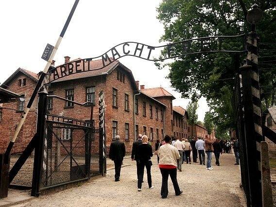 Brama do Parku Bończyk w Mysłowicach jak brama do Auschwitz? Takiego zdania jest wielu mieszkańców Mysłowic