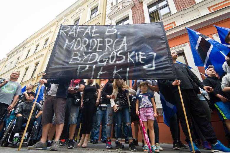 21.06.2016 bydgoszcz  zawisza kibole przemarsz demonstracja. fot: tomasz czachorowski/polska press
