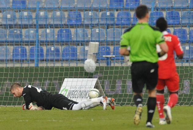 Milos Dragojević popełnił błąd przy pierwszym golu i otrzymał czerwoną kartkę.