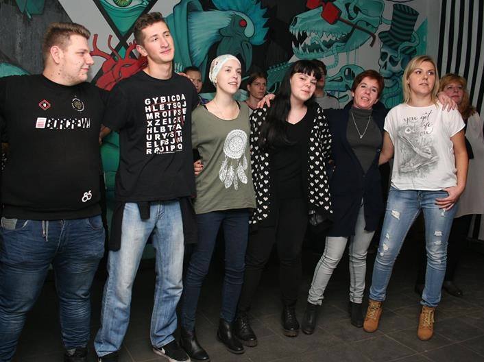 W Klubie Pracownia w Łowiczu pojawiła się także Magda Więcławska (pierwsza z lewej), aby podziękować za okazaną jej pomoc
