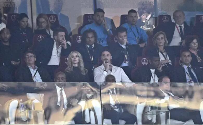 Zlatan Ibrahimović w loży VIP-ów podczas finału mistrzostw świata 2022 w Katarze, obok Paula Pogby i prezydenta Francji, Emmanuela Macrona