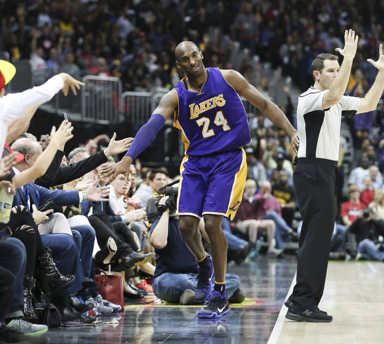 Kobe Bryant, najlepszy koszykarz XXI wieku, kończy karierę. 