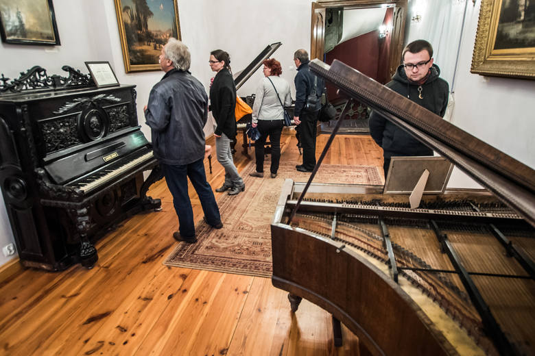 Wszyscy, którzy jeszcze nie widzieli kolekcji fortepianów im. Andrzeja Szwalbego powinni przyjechać do Ostromecka. Kolekcję można oglądać w Ostromecku za darmo.