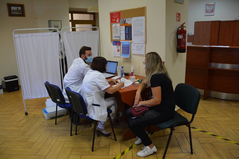 Akcja szczepień, darmowych badań i pomocy w spisie powszechnym w Sulechowie