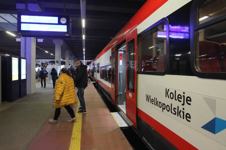Pasażerowie skarżą się na tłok i ścisk w pociągach Kolei Wielkopolskich na trasie np. z Poznania do Konina. Podobnie jest na trasie Poznań-Wągrowiec.