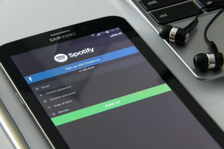Spotify: ile kosztuje? Streaming muzyki online. Ile wynosi miesięczna subskrypcja? Spotify na kilka osób? Opcja rodzinna! Sprawdź
