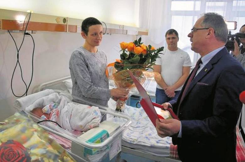Szymona i jego rodziców w suwalskim szpitalu wojewódzkim prezydent Czesław Renkiewicz odwiedził we wtorek