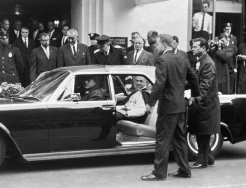 Fot. Ford: Paweł VI podczas wizyty w USA korzystał z prezydenckiej limuzyny Lincoln.