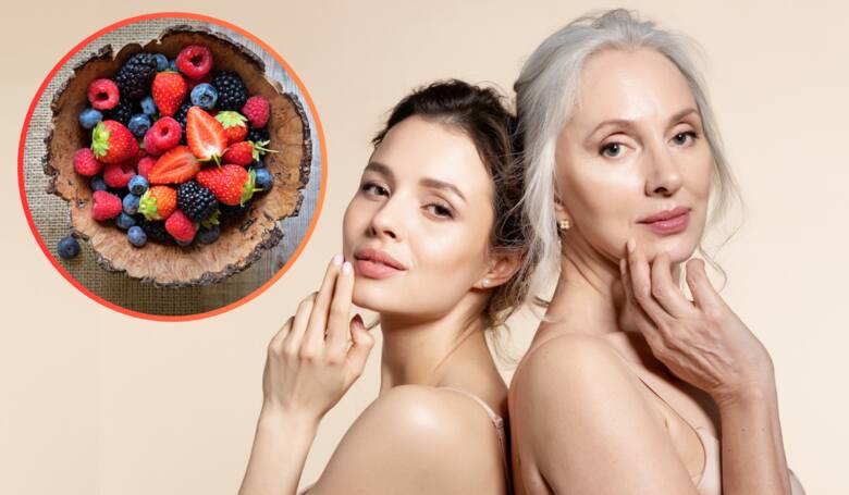 Piękne młoda i starsza kobieta; owoce jagodowe w drewnianej misce