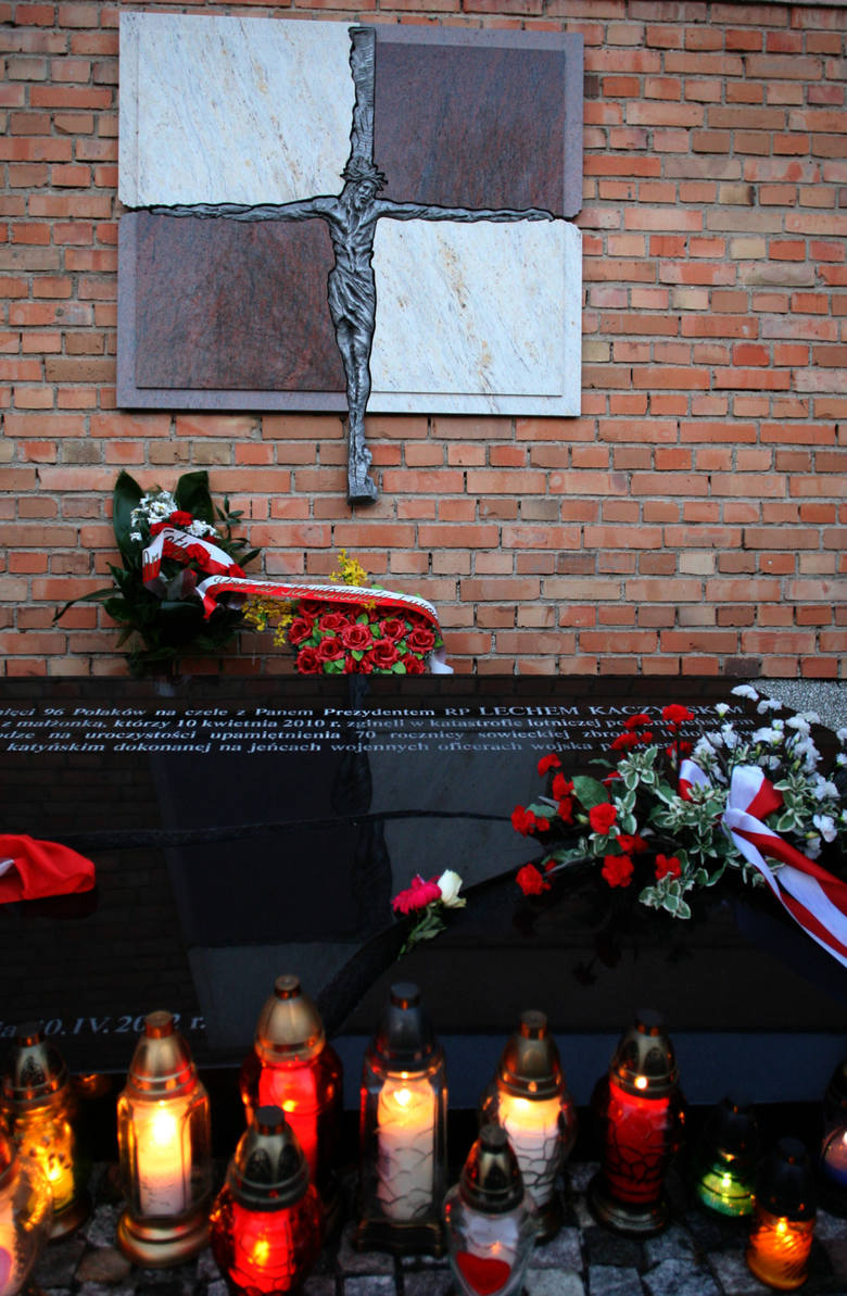 Gdynia: Pomnik ku czci ofiar katastrofy smoleńskiej