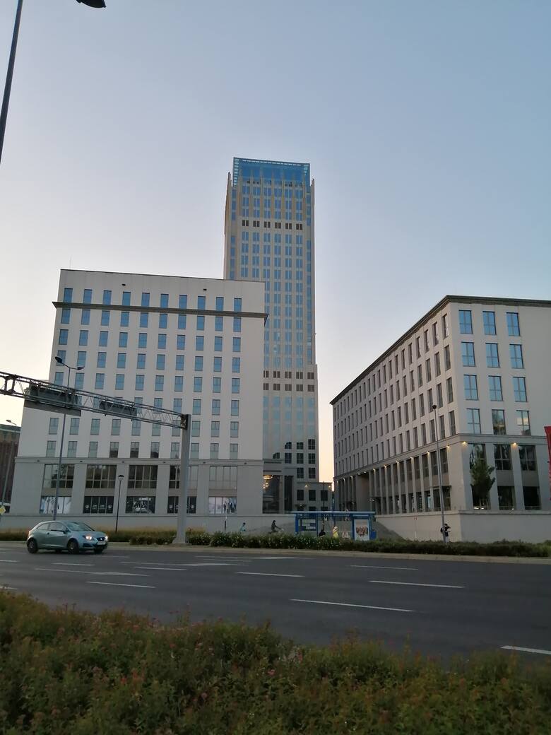 Kraków. Najwyższy budynek w mieście trafił na ciężkie czasy. Na razie w Unity Centre niewiele się dzieje ZDJĘCIA