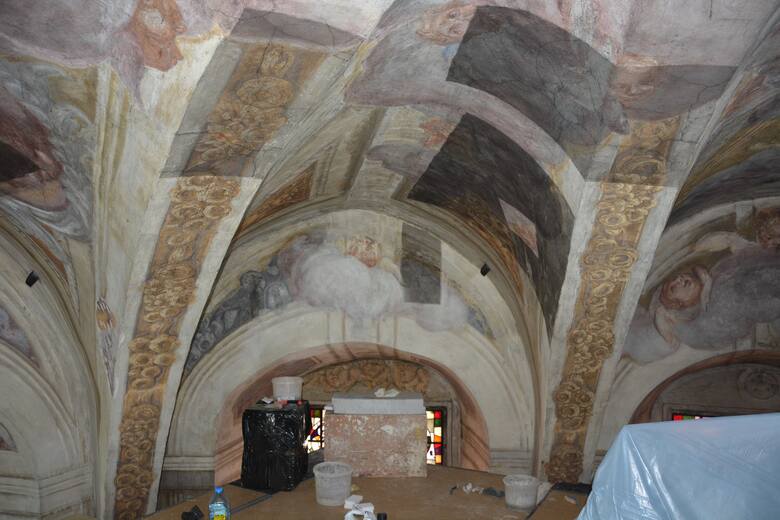 Dekoracja freskowa odkryta w kościele dominikanów w Jarosławiu.