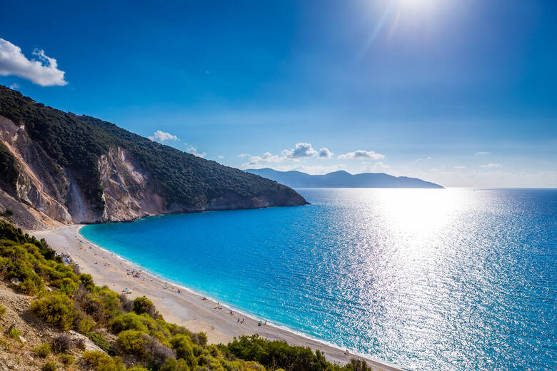 Plaża Myrtos na Kefalinii przyciąga turystów z całego świata i ma ogromny instagramowy potencjał.