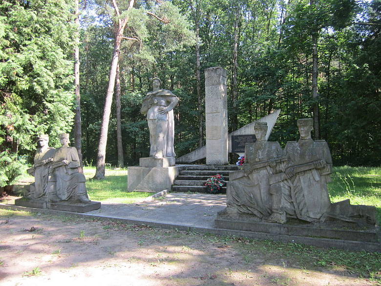 Tak wygląda teraz pomnik żołnierzy radzieckich na cmentarzu przy ul. Ciołkowskiego 