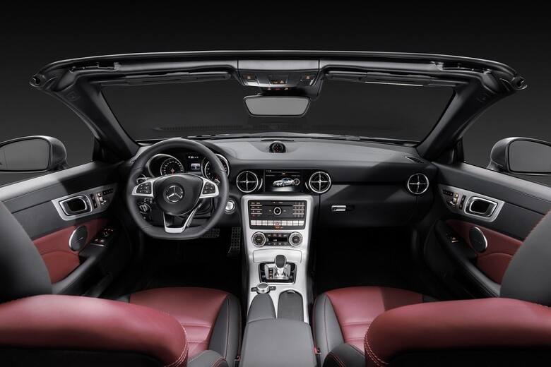 Mercedes SLCMercedes kończy porządkowanie nazewnictwa. Zmodernizowana wersja modelu SLK, która zadebiutuje w styczniu przyszłego roku podczas salonu