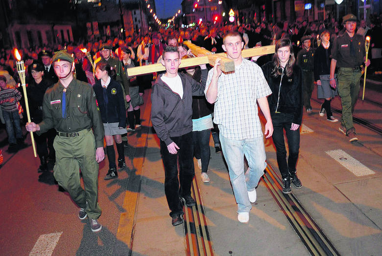 Ponad 2 tysiące osób uczestniczyło w ekumenicznej drodze krzyżowej, która przeszła łódzkimi ulicami. 