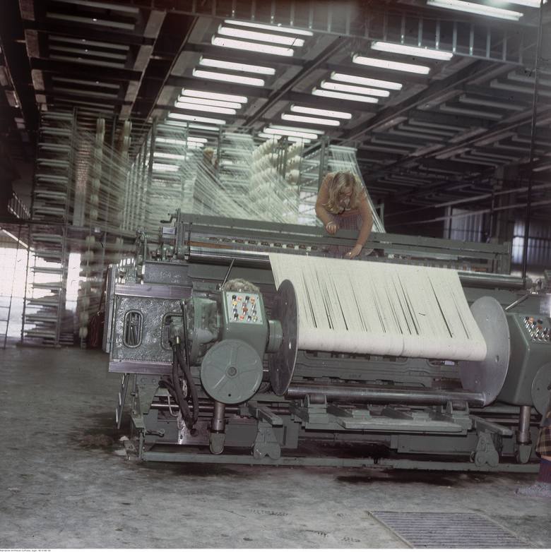 Pracownica Agnelli obsługująca maszynę w 1979 roku