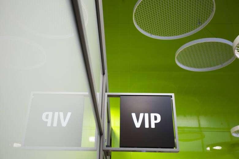 Wstęp do strefy executive lounge to często część lotniskowej oferty Premium i VIP.