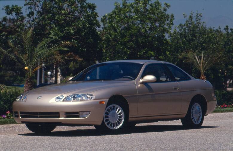 Lexus SC 300Był jednym z pierwszych modeli powstałej u progu lat 90., luksusowej marki Toyoty. Nazwa SC jest skrótem od słów „Sport Coupe”. Pierwsza