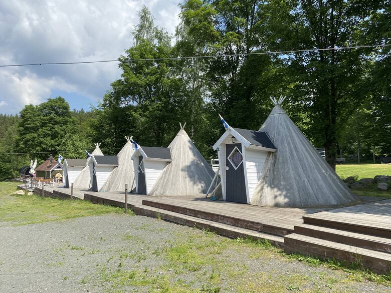 Kilka namiotów, w których można przenocować, jeśli zagościcie w Borowicach