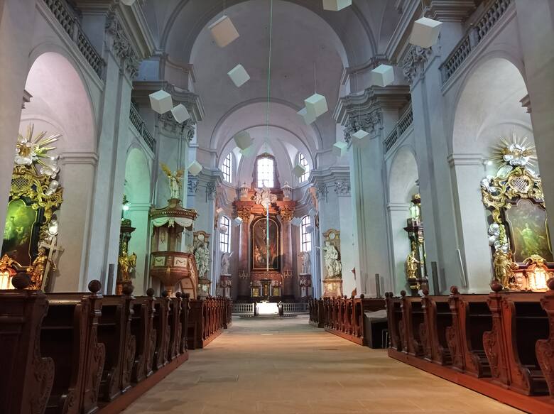 Litomyśl to niezwykłe miasto, gdzie w starym kościele oglądać można instalacje sztuki nowoczesnej i multimedialne pokazy z laserami.