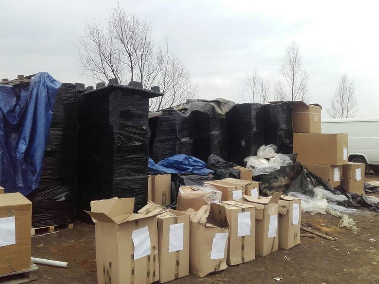 Markowice koło Myszkowa: znaleźli 10 ton nielegalnego tytoniu 