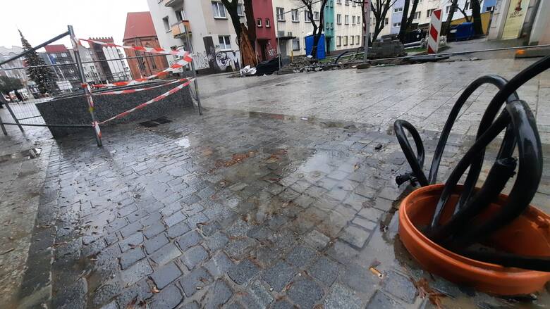 Deszcz obnaża fuszerkę na deptaku w Gorzowie. Będą poprawki na Hawelańskiej