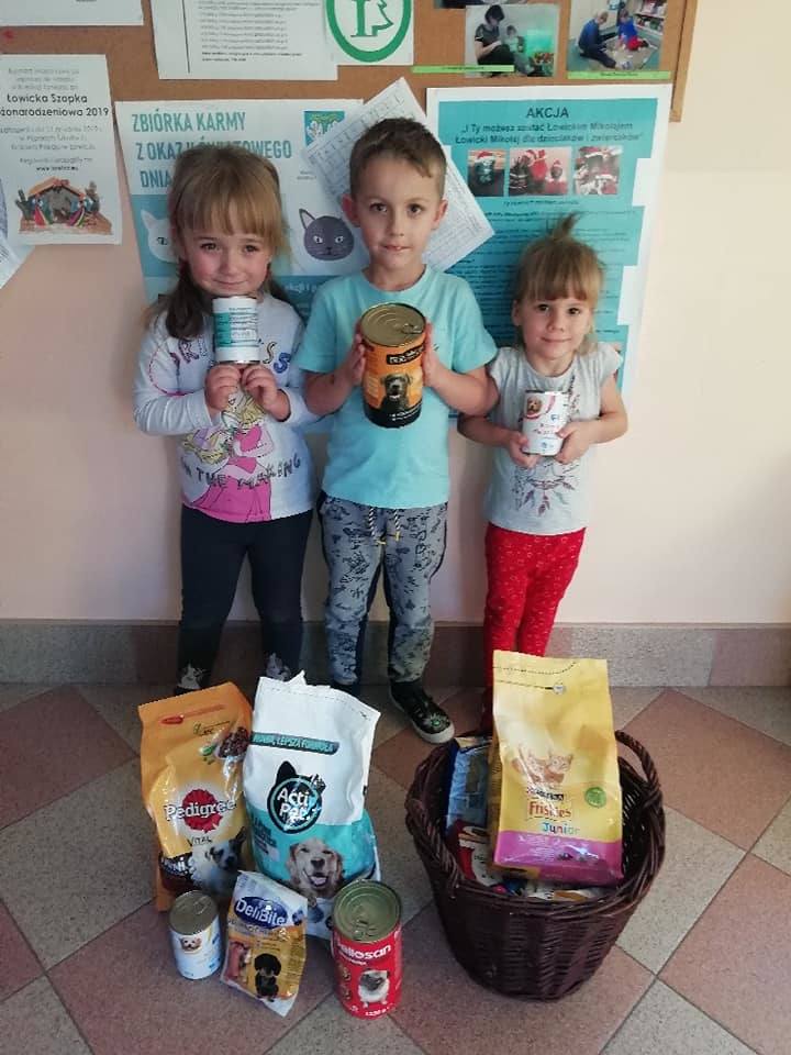 Udana akcja charytatywna SP nr 2 w Łowiczu na rzecz dzieci i zwierząt [ZDJĘCIA]