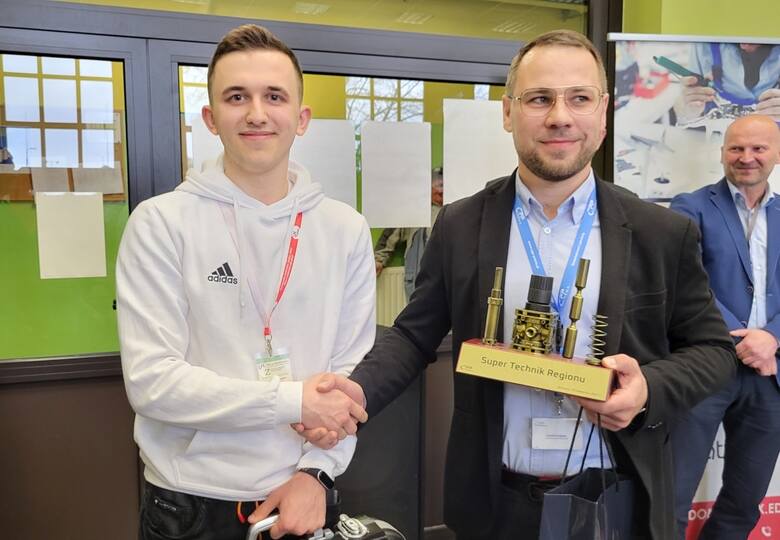 Zwycięzcą trzyetapowego konkursu na „Supertechnika Regionu” już po raz drugi został Mateusz Strawczyński z Zespołu Szkół numer 3 w Ostrowcu Świętokrzyskim