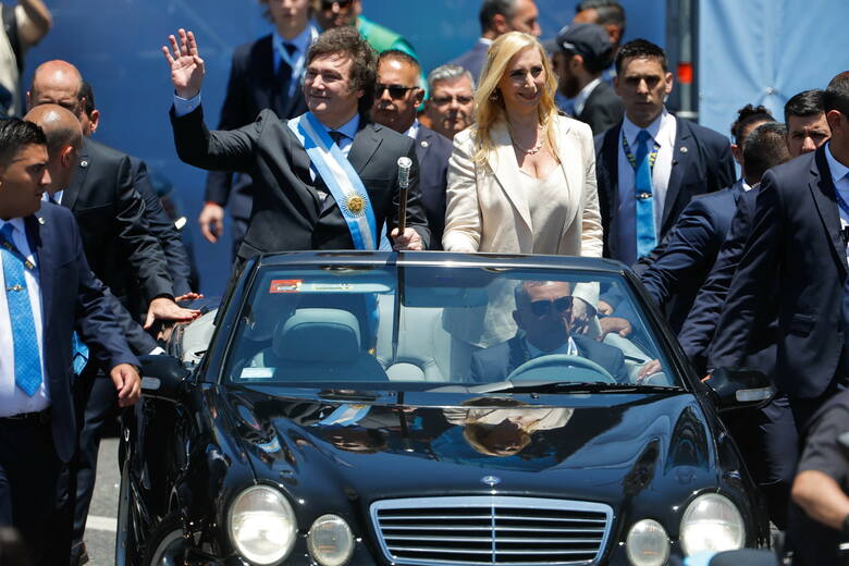 Pierwszy przejazd ulicami Buenos Aires nowego prezydenta Argentyny