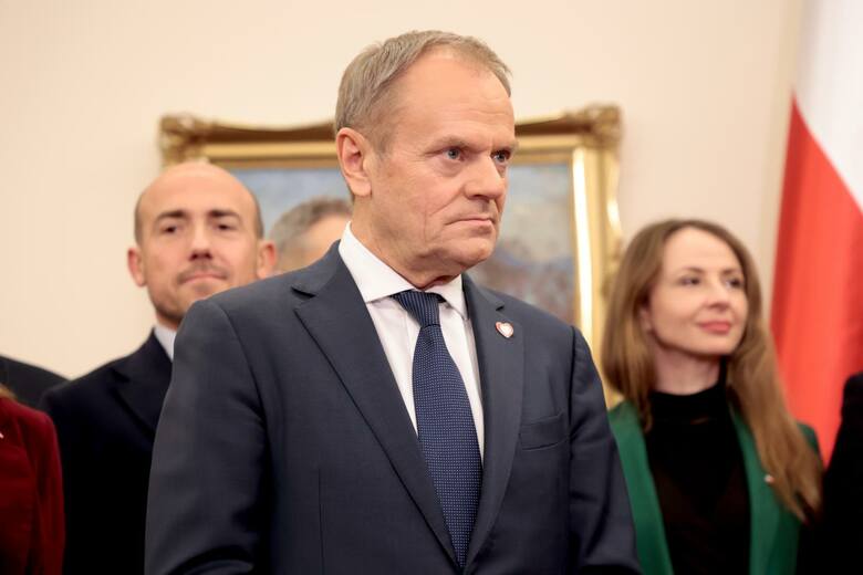 Premier Donald Tusk złożył wnioski o odwołanie szefów służb specjalnych.