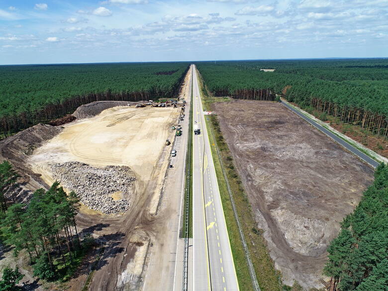 Przebudowa drogi krajowej nr 18 do klasy autostrady A18 na terenie Dolnego Śląska: Golnice - granica województwa. Prace wykonywane podczas wakacji 2021