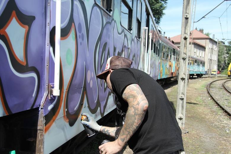 Grafficiarze pomalowali pociąg na ŚDM [ZDJĘCIA]