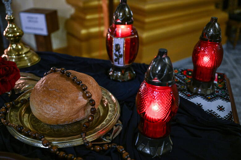 Wieczorna panachyda w 75. rocznicę Wielkiego Głodu w Ukrainie w greckokatolickim soborze archikatedralnym w Przemyślu, 26 bm.