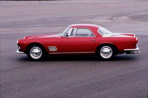 Fot. Maserati: Pierwszym pełnokrwistym wozem turystycznym był 3500 GT z lat 1957-64. Odmianę coupe opracował Touring, spydera natomiast Vignale.