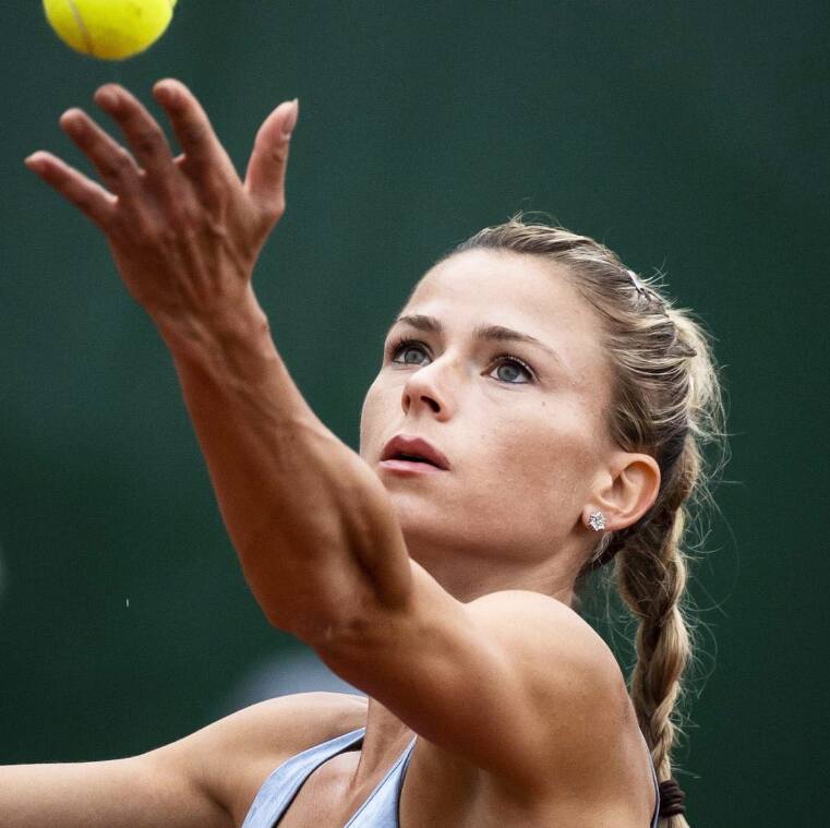 Camila Giorgi, najlepsza włoska tenisistka znana ze zdjęć w koronkowych majteczkach i minispódniczkach. Fani rozbierają ją wzrokiem
