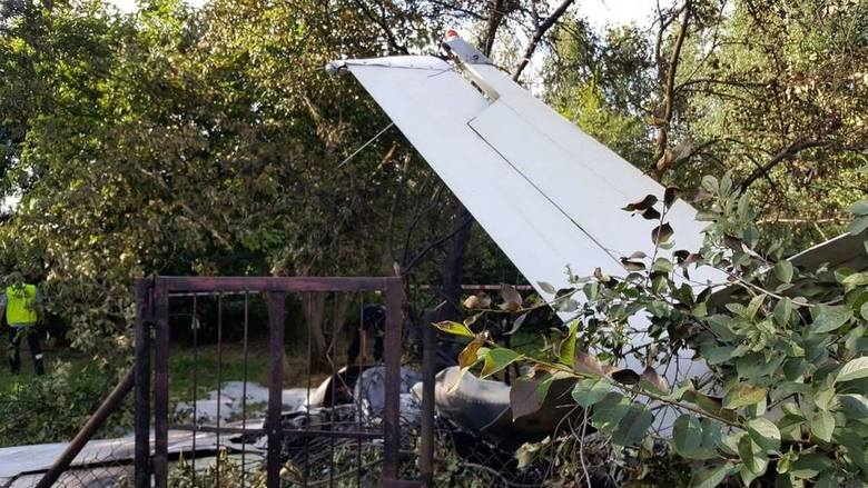 Śmiertelny wypadek lotniczy w Bobrownikach. Koło Łowicza spadła awionetka. Dwie osoby zginęły na miejscu